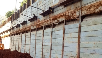 Cortinas de contenção em concreto com lajes treliçadas Pioli